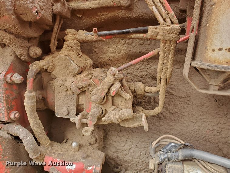 image for item GO9157 International 484  tractor