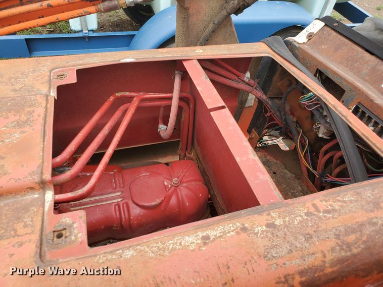 image for item GO9157 International 484  tractor