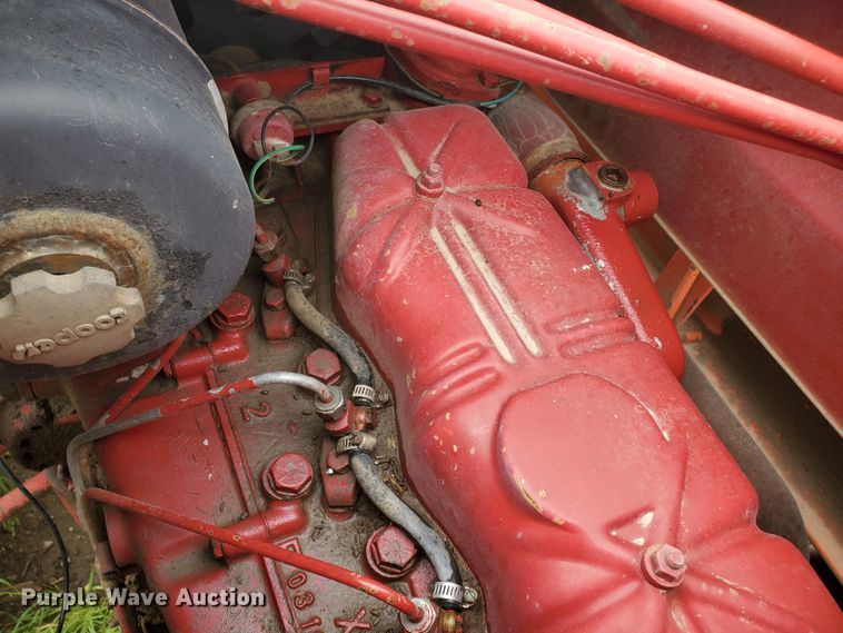 image for item GO9157 International 484  tractor