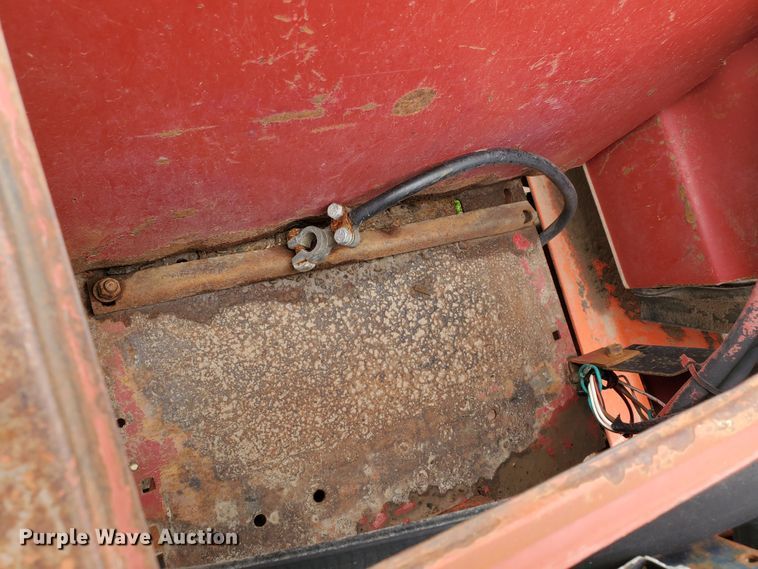 image for item GO9157 International 484  tractor