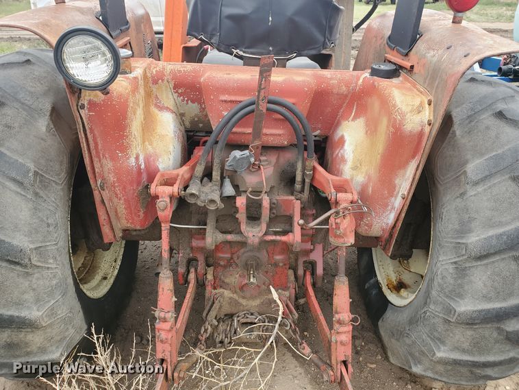 image for item GO9157 International 484  tractor