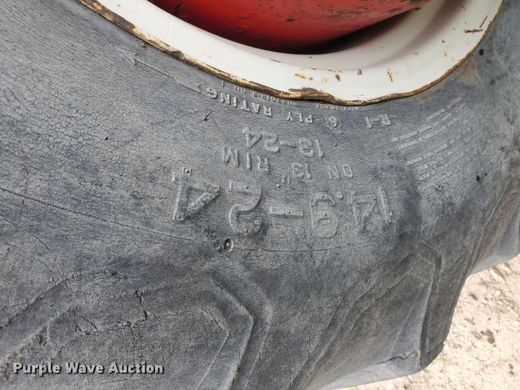 image for item GO9157 International 484  tractor