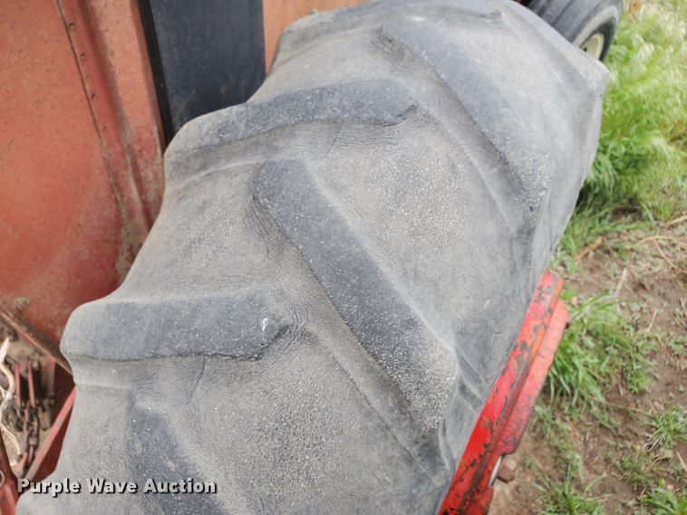 image for item GO9157 International 484  tractor