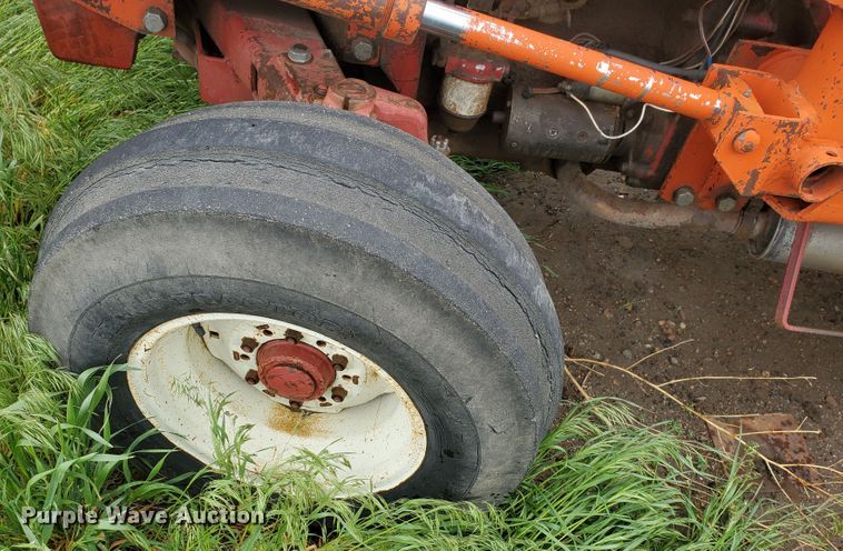 image for item GO9157 International 484  tractor