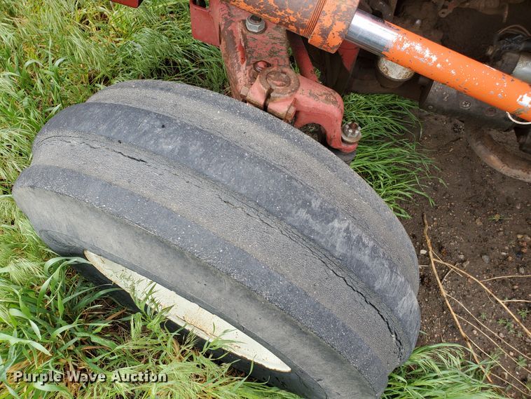 image for item GO9157 International 484  tractor