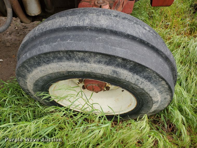 image for item GO9157 International 484  tractor