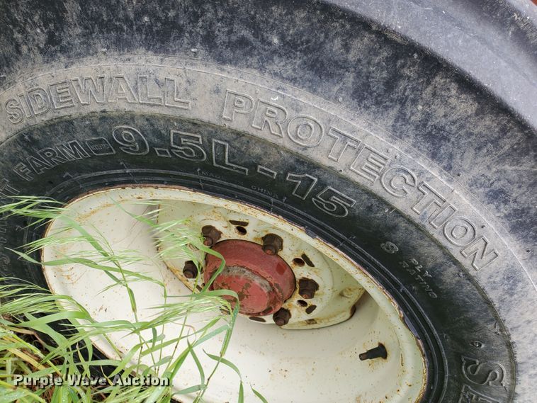 image for item GO9157 International 484  tractor