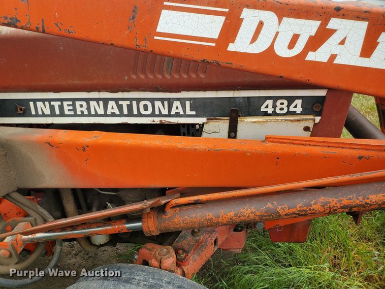 image for item GO9157 International 484  tractor