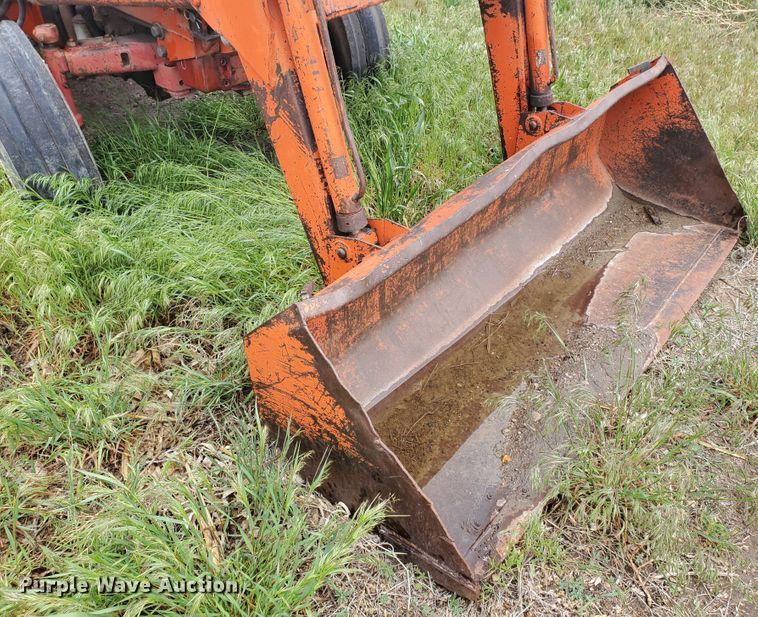 image for item GO9157 International 484  tractor