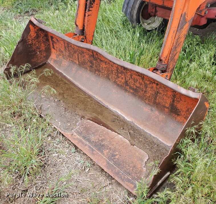 image for item GO9157 International 484  tractor