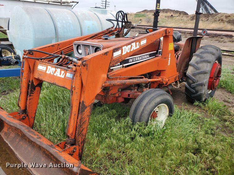 image for item GO9157 International 484  tractor