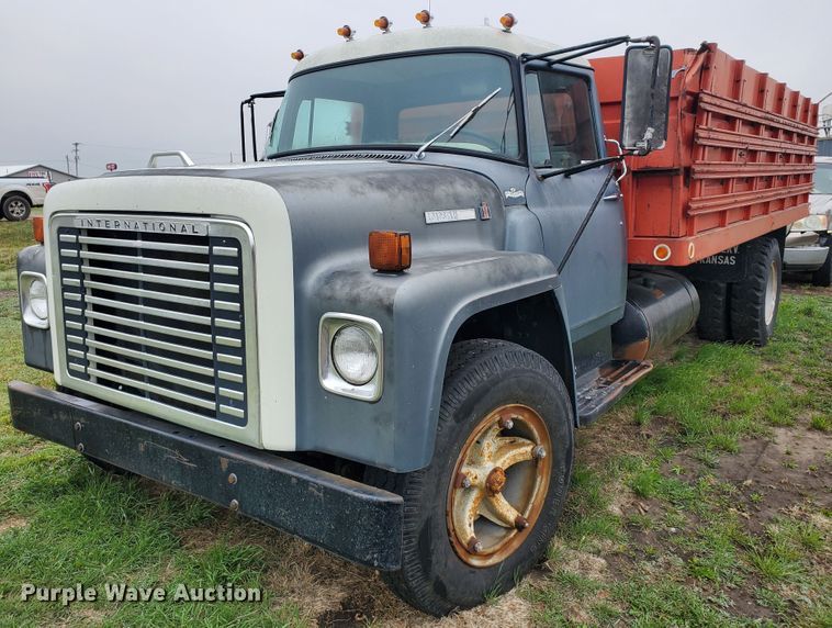 image for item GO9161 1973 International Loadstar 1600  grain truck