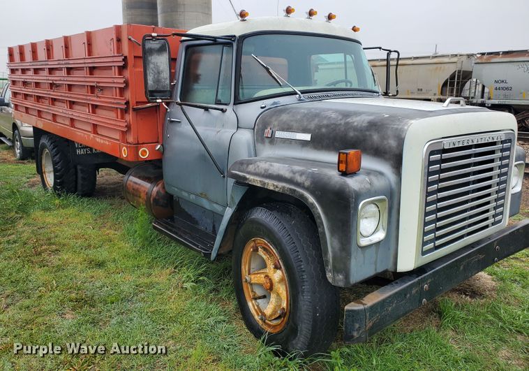 image for item GO9161 1973 International Loadstar 1600  grain truck