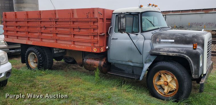 image for item GO9161 1973 International Loadstar 1600  grain truck