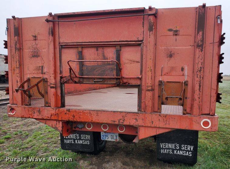 image for item GO9161 1973 International Loadstar 1600  grain truck