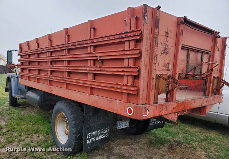 image for item GO9161 1973 International Loadstar 1600  grain truck