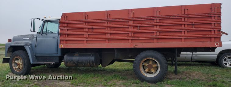 image for item GO9161 1973 International Loadstar 1600  grain truck