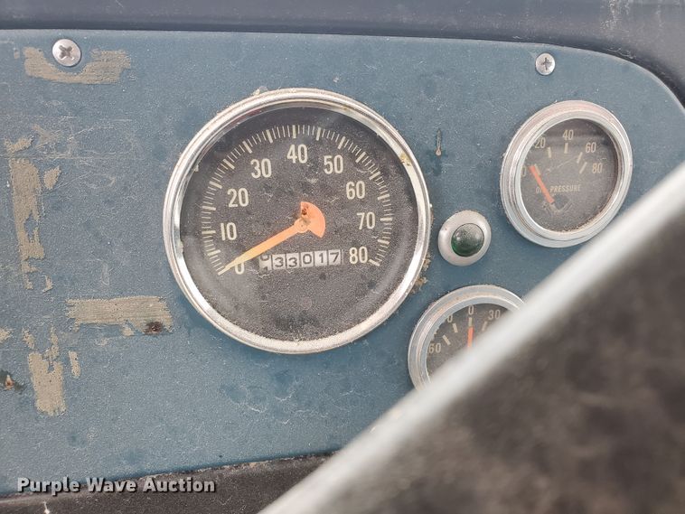 image for item GO9161 1973 International Loadstar 1600  grain truck