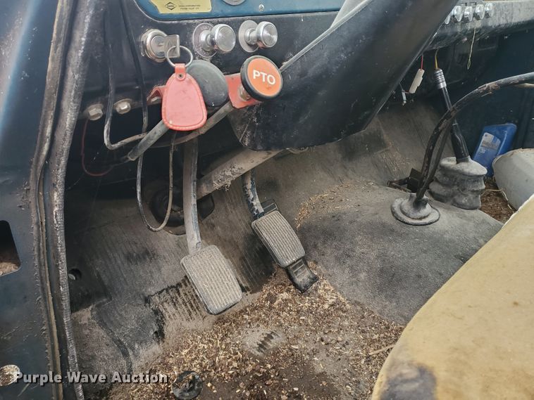 image for item GO9161 1973 International Loadstar 1600  grain truck