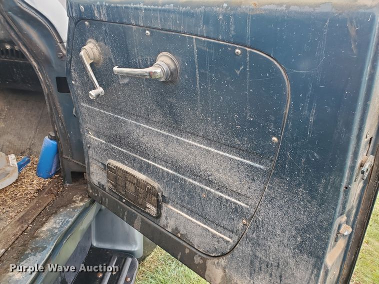 image for item GO9161 1973 International Loadstar 1600  grain truck