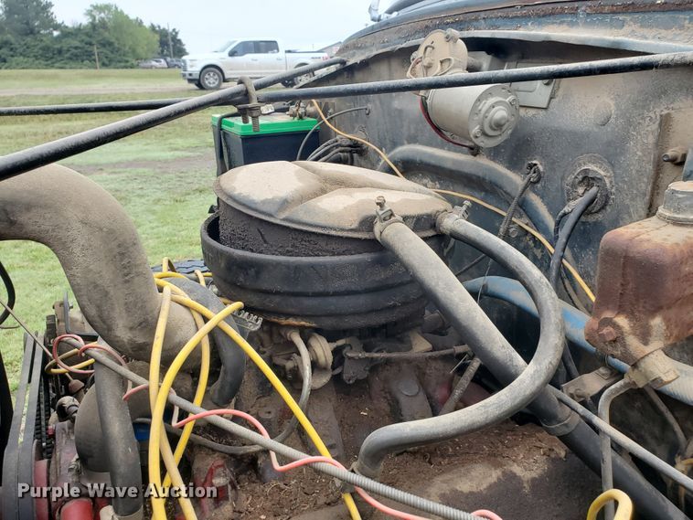 image for item GO9161 1973 International Loadstar 1600  grain truck