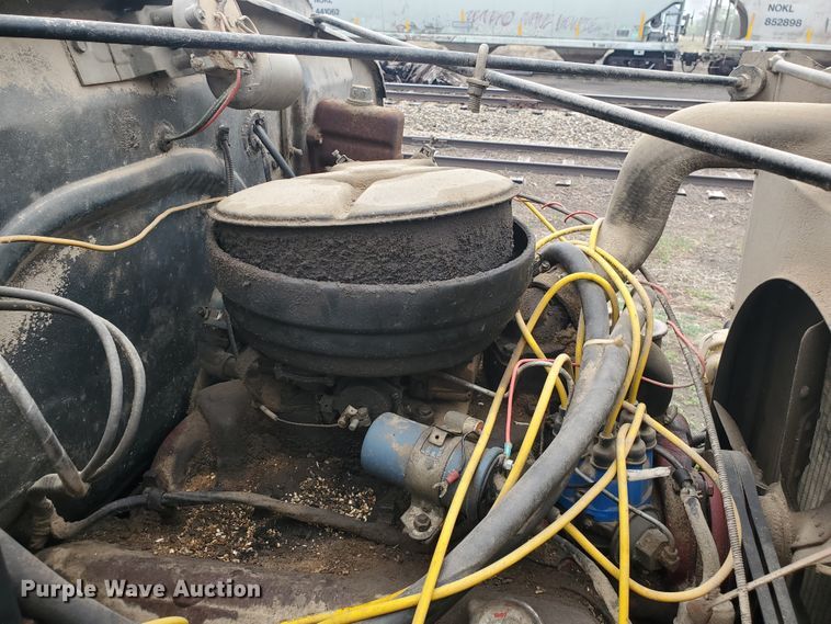 image for item GO9161 1973 International Loadstar 1600  grain truck