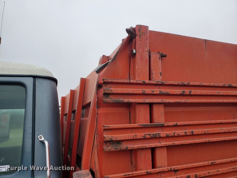 image for item GO9161 1973 International Loadstar 1600  grain truck