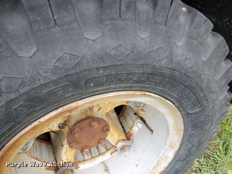 image for item GO9161 1973 International Loadstar 1600  grain truck