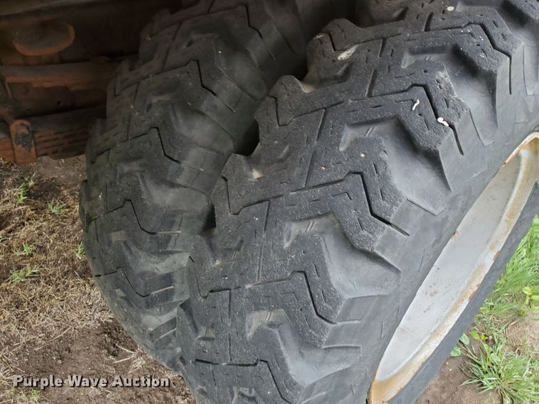 image for item GO9161 1973 International Loadstar 1600  grain truck