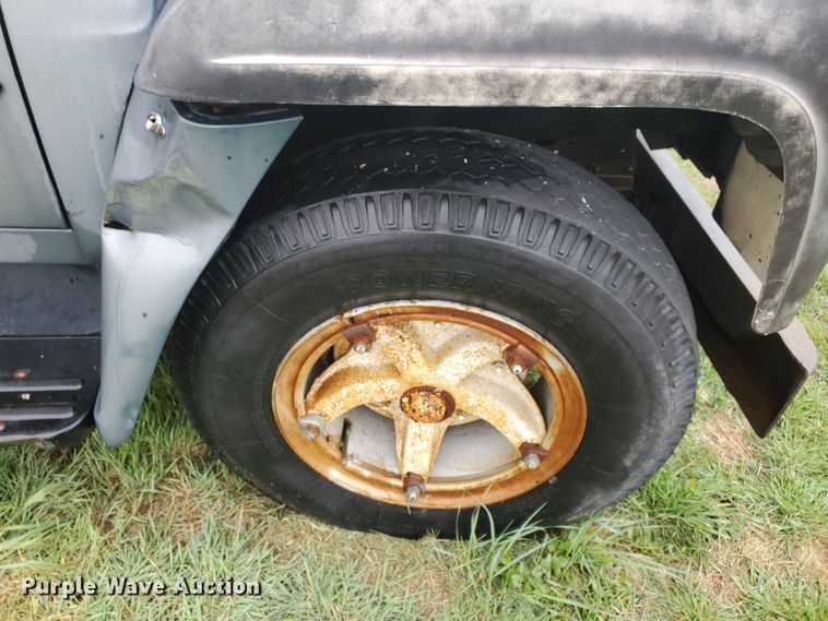 image for item GO9161 1973 International Loadstar 1600  grain truck