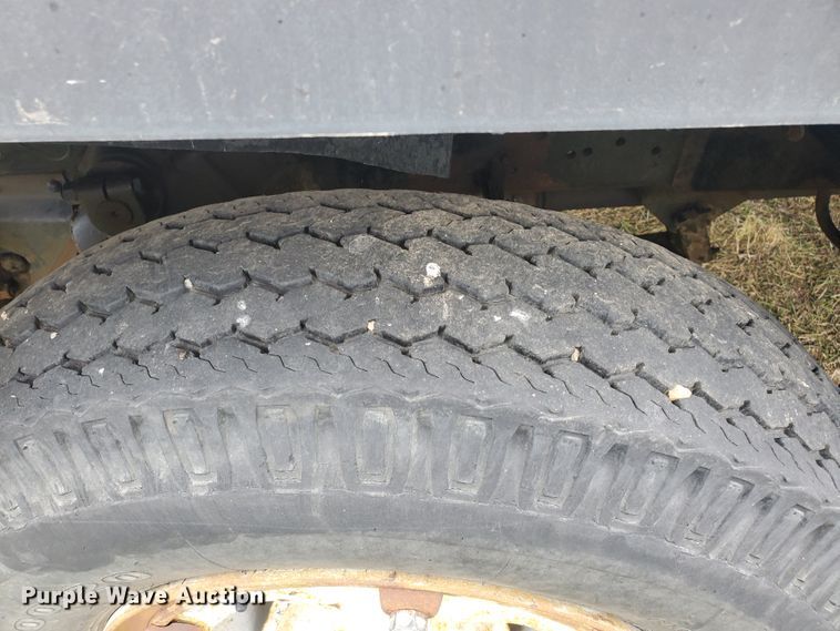 image for item GO9161 1973 International Loadstar 1600  grain truck