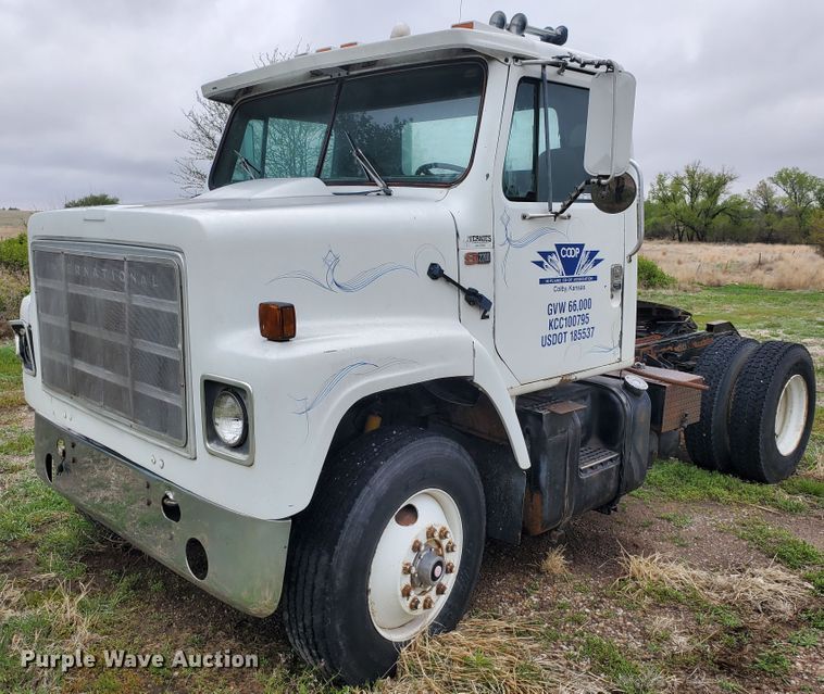 image for item GO9162 1981 International S2200  semi truck