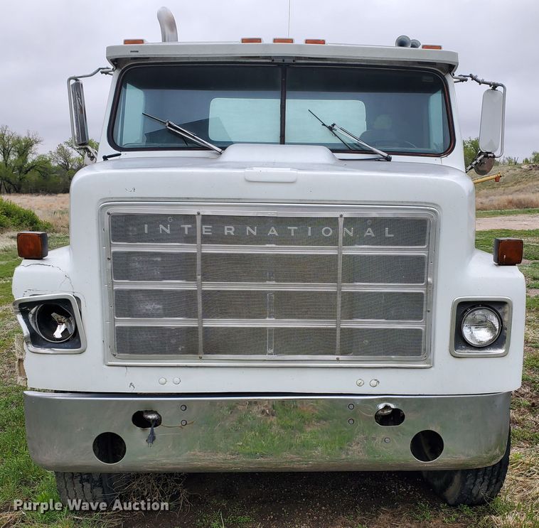 image for item GO9162 1981 International S2200  semi truck