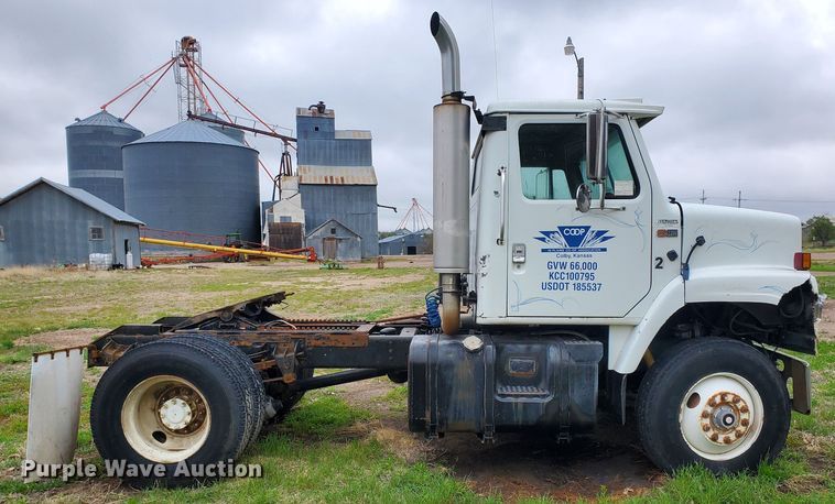 image for item GO9162 1981 International S2200  semi truck