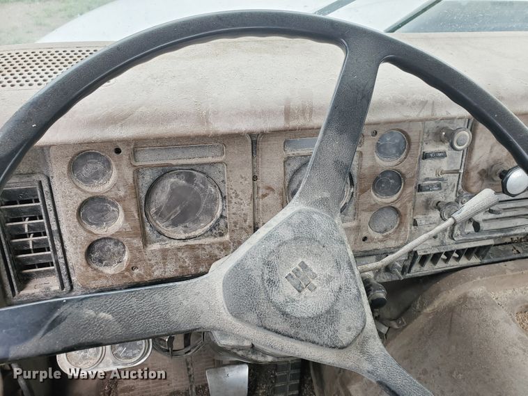 image for item GO9162 1981 International S2200  semi truck