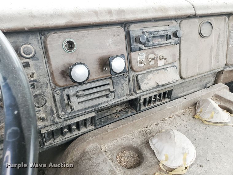 image for item GO9162 1981 International S2200  semi truck