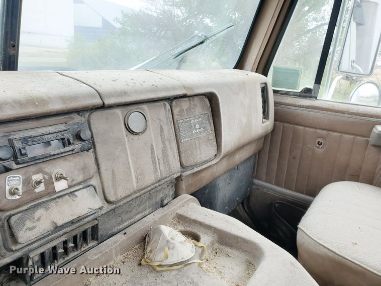 image for item GO9162 1981 International S2200  semi truck