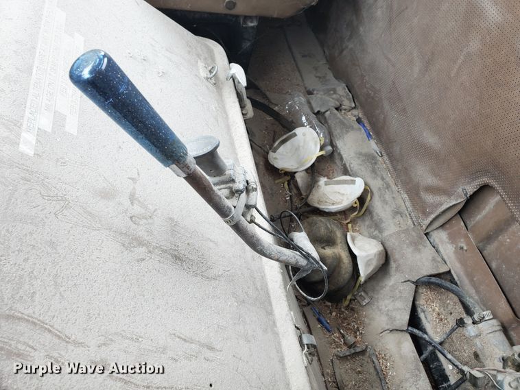 image for item GO9162 1981 International S2200  semi truck