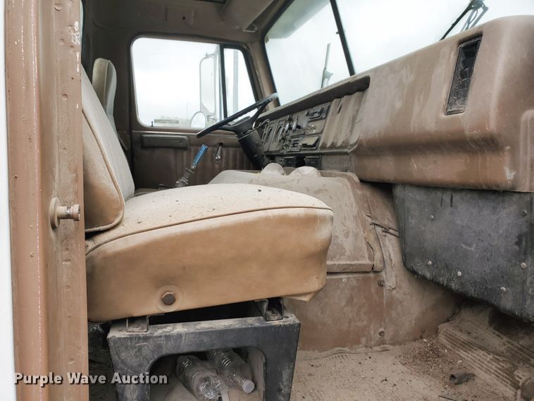 image for item GO9162 1981 International S2200  semi truck