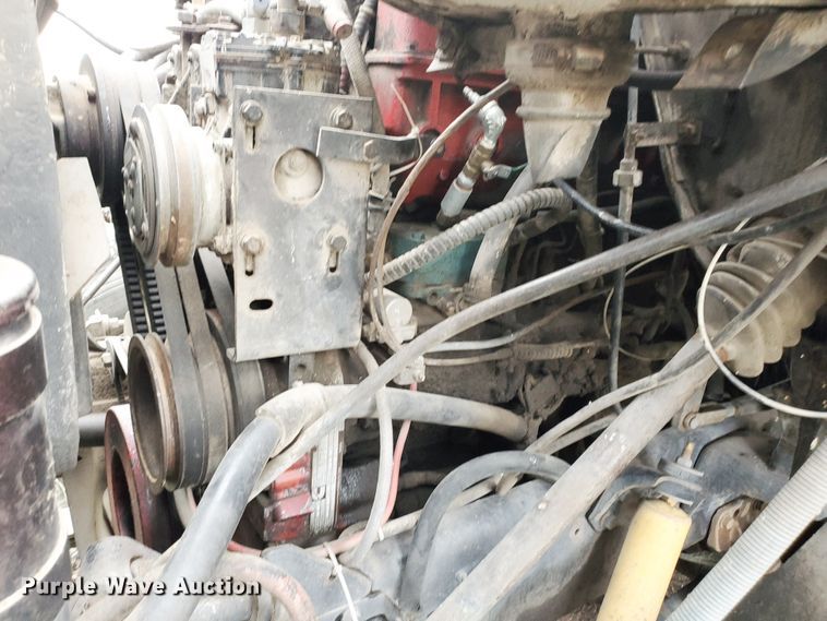 image for item GO9162 1981 International S2200  semi truck