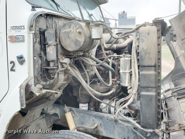 image for item GO9162 1981 International S2200  semi truck