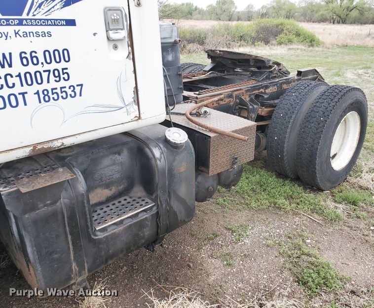 image for item GO9162 1981 International S2200  semi truck
