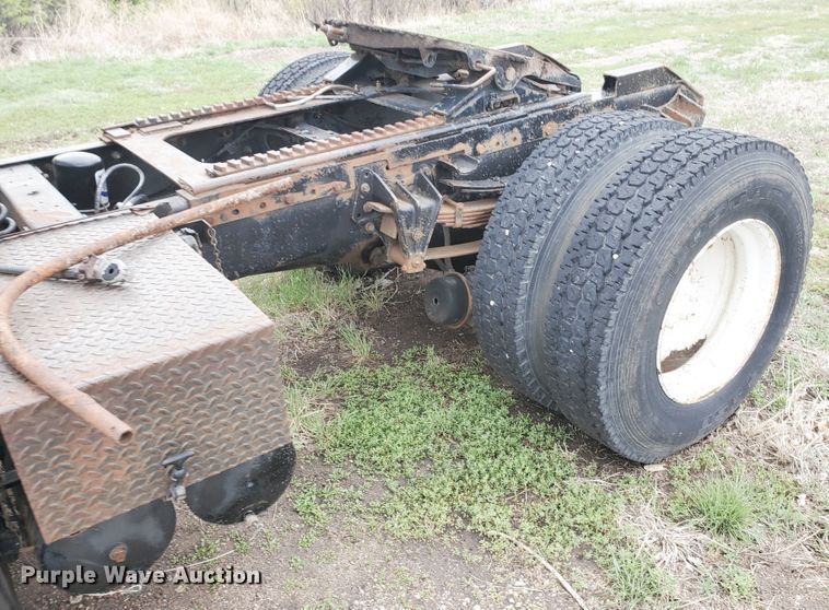 image for item GO9162 1981 International S2200  semi truck