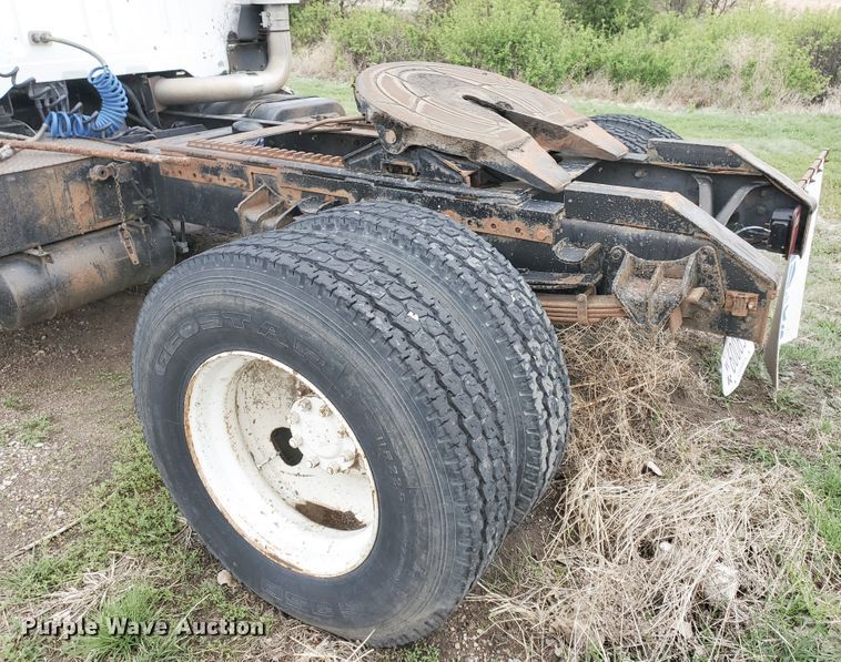 image for item GO9162 1981 International S2200  semi truck