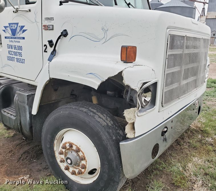 image for item GO9162 1981 International S2200  semi truck