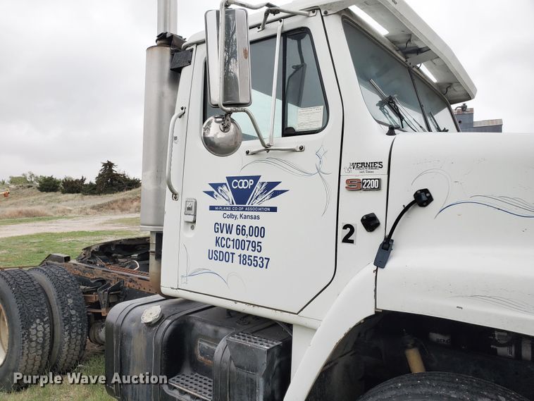 image for item GO9162 1981 International S2200  semi truck