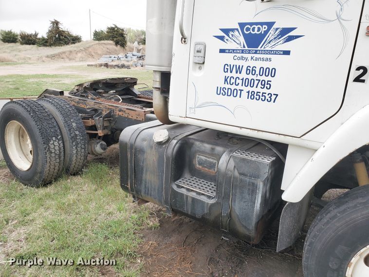 image for item GO9162 1981 International S2200  semi truck