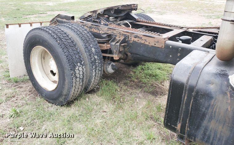 image for item GO9162 1981 International S2200  semi truck