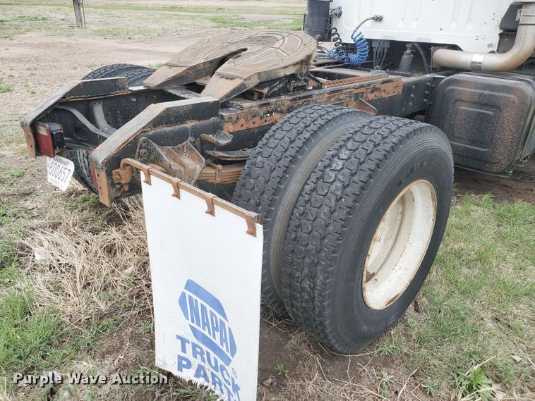 image for item GO9162 1981 International S2200  semi truck