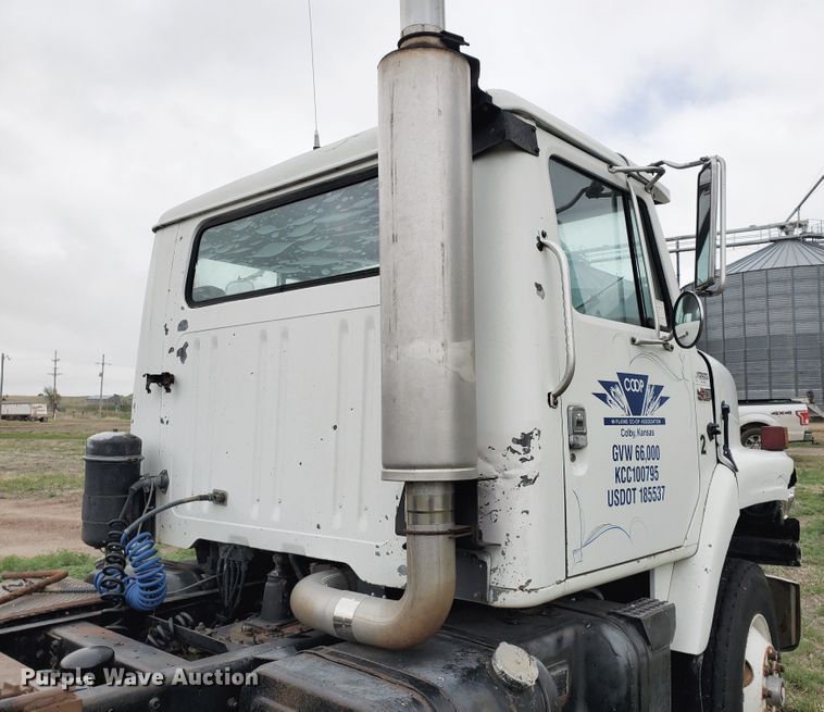 image for item GO9162 1981 International S2200  semi truck